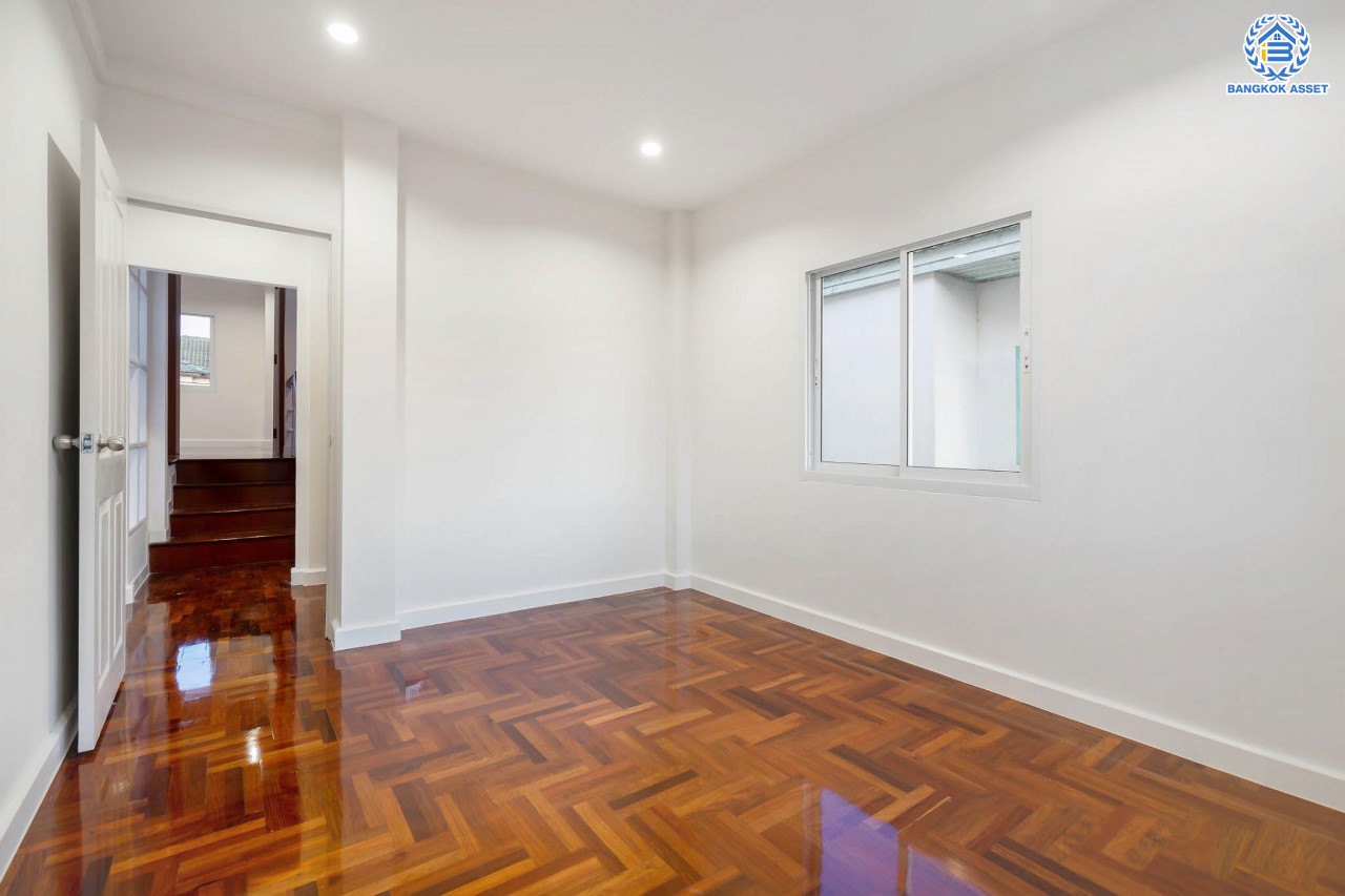 บ้านมือสองตกแต่งใหม่ ม.เศรณีวิลล่า บางใหญ่-กาญจนาภิเษก (บ้านกล้วย-ไทรน้อย) เนื้อที่ 50 ตร.ว. ฟังก์ชันพร้อม 3 ห้องนอน 3 ห้องน้ำ จอดรถได้ 2 คัน ตอบโจทย์ทุกการอยู่อาศัย บนทำเลคุณภาพ! เชื่อมต่อ ถ.กาญจนาภิเษก ใกล้เซ็นทรัลเวสต์เกต และ รถไฟฟ้า "สถานีคลองบางไผ่"...